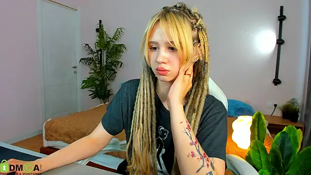 Valerie_Woods live