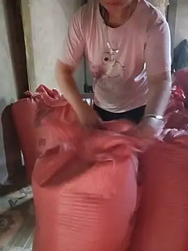 tuyet-nhi live