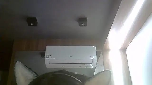 SkinnyKitten live