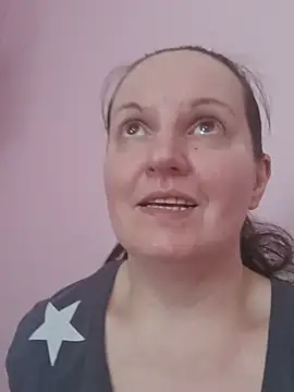 BustyLadyAlma live