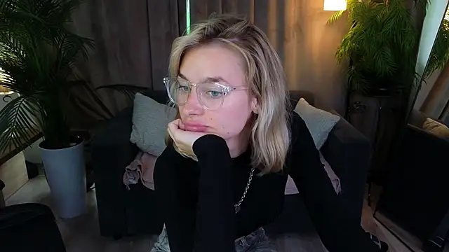 NoraMoreau live