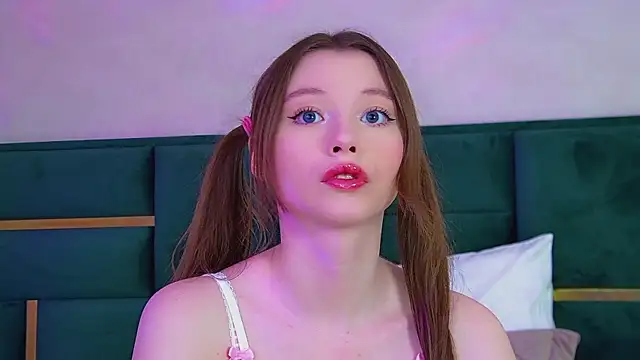 KeiraAsti live