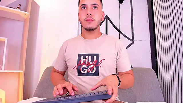 Axel_grey_ live