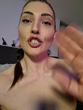 AryaSummersReal live
