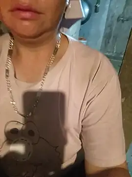 tuyet-nhi live