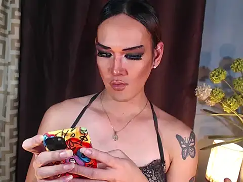 AleinaCroft live