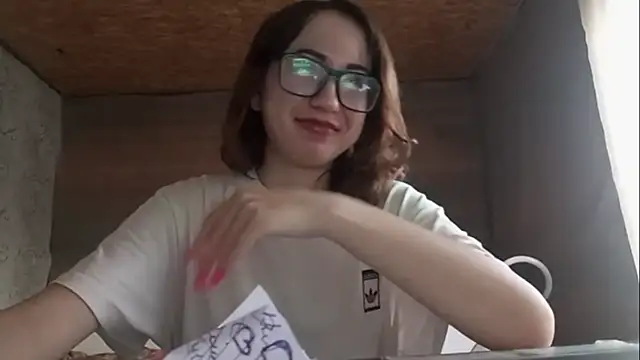 OliviaMoment live