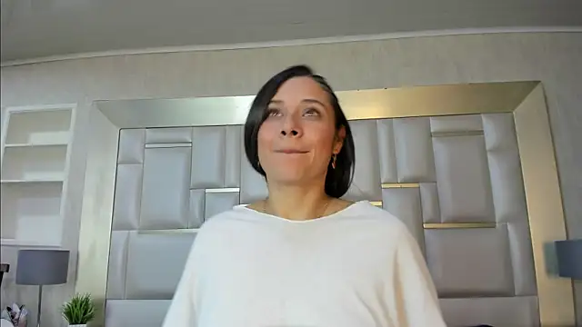 EmmyRossil live