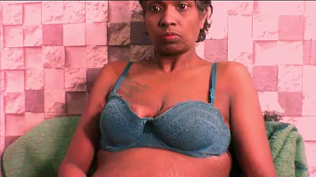 Fuckable_Nasty_MILF live