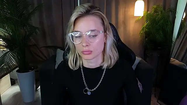 NoraMoreau live