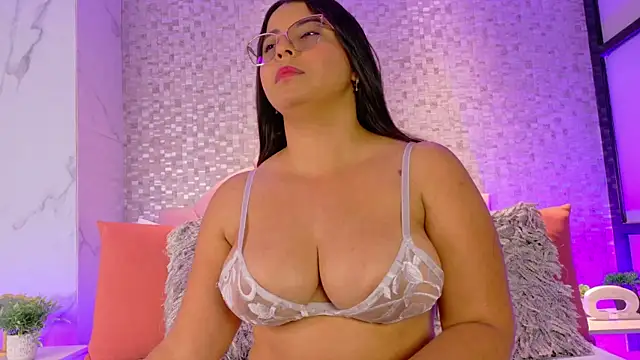 Darcy_glow_ live