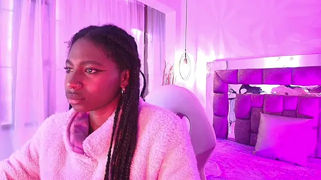 Queen_perla_ live