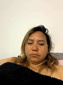 LauraReeves live
