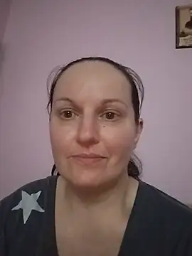 BustyLadyAlma live