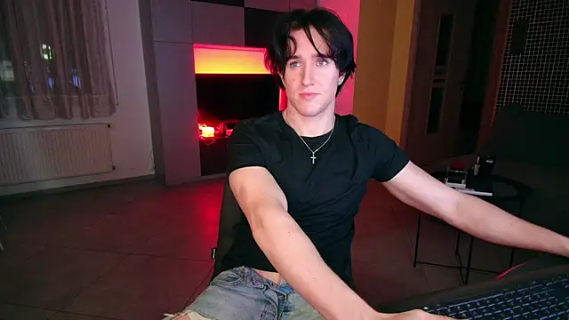 ChristianLevine_ live