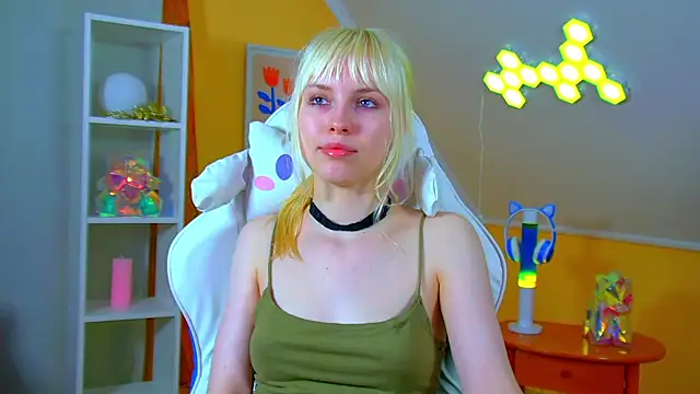 HannahHollis live