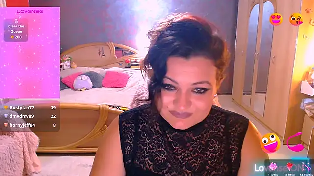 Ariellefoxy live
