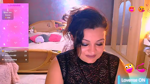 Ariellefoxy live
