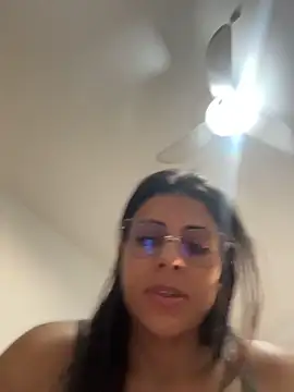 Agatha_lindinha live