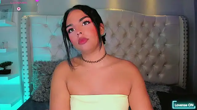 Maia_Hotts live