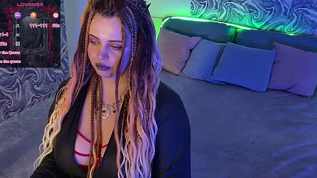 Miss_Maya_Mils live