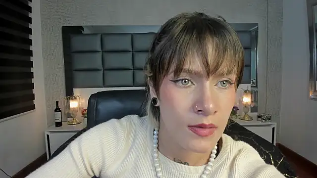 Mrs_Regina_clk live