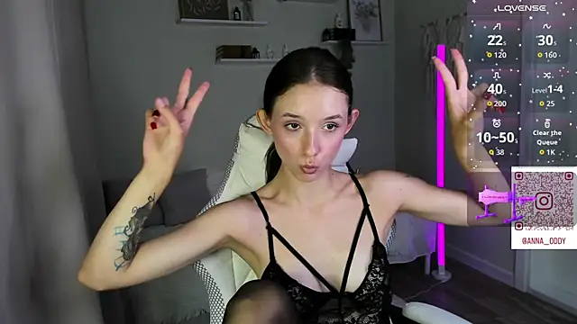 AnnaOddy live