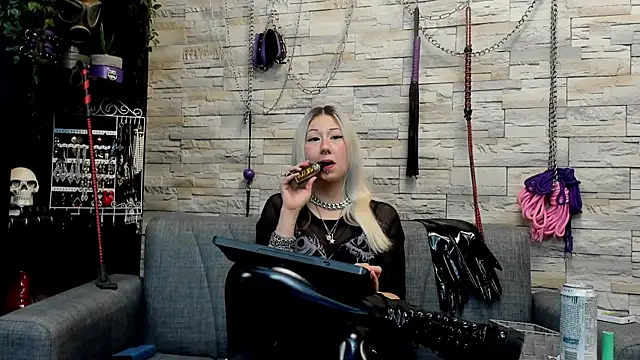 Miss_Kaz live