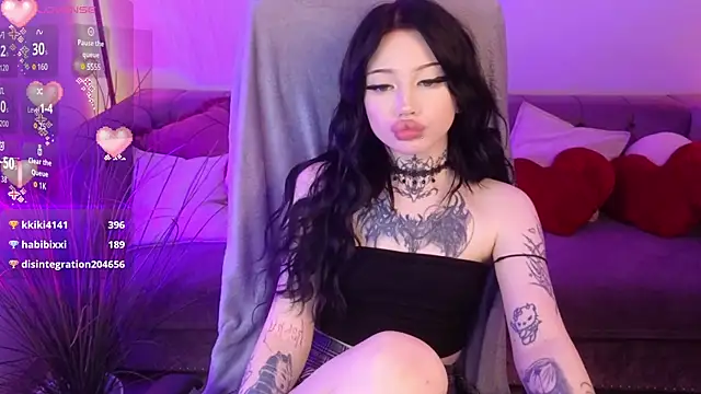 Emma_Kirks live