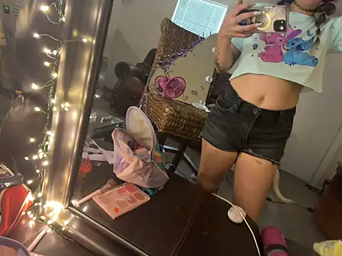MegaTinyyy live