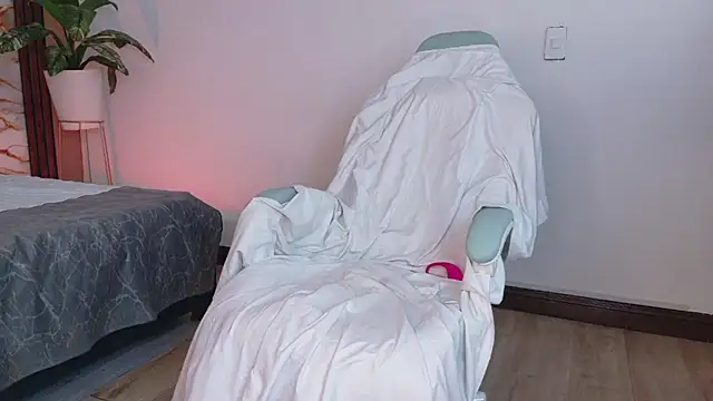 ahvi_ebony live
