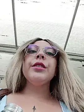 madelaine- live