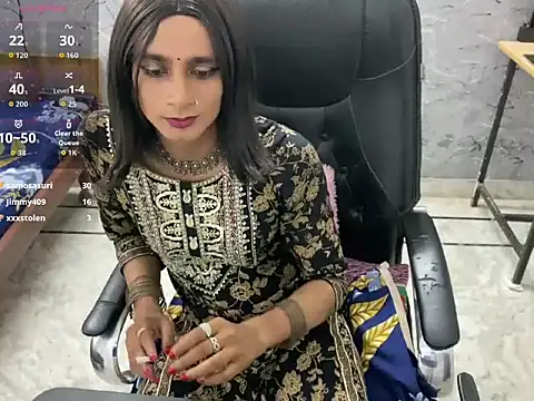 LuvLayla live