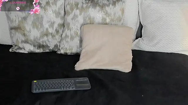 NaylaGrey live