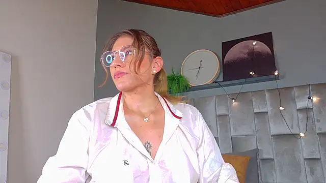 LiaaMoretti__ live