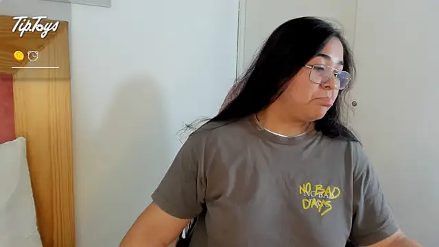 KimmyBellari live