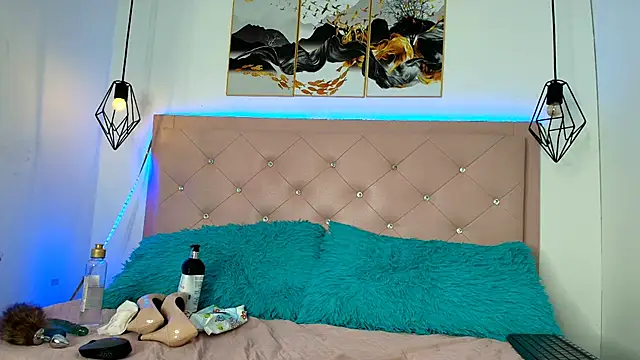 kiara__white1 live