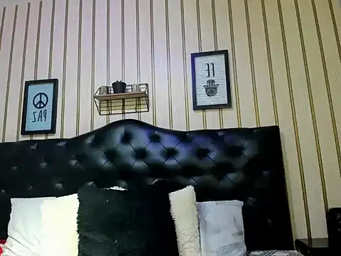 nikki_nikoll live