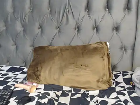 Loyal_Alisha live