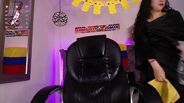 Amara_Davis1 live