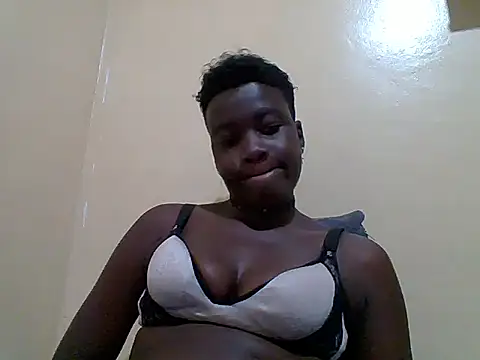 Pretty-Leaa live