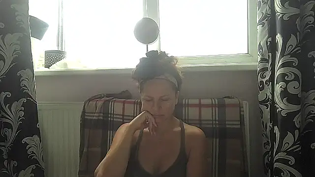 LindaStarS live