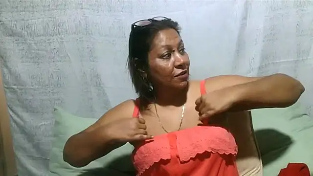 IndianSexyMilf69 live