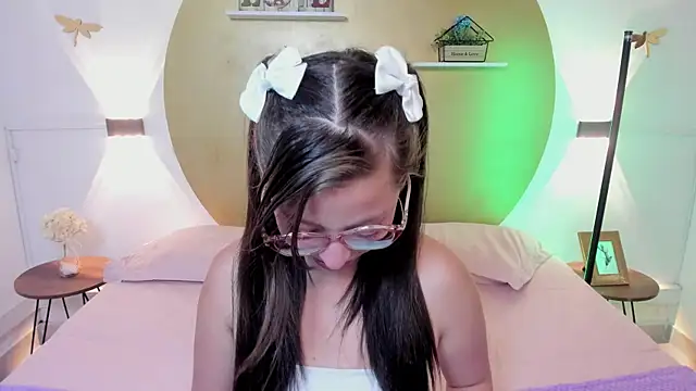Lenna_Phillips live