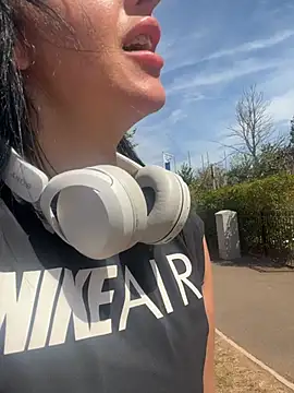 Lucy-White-69 live