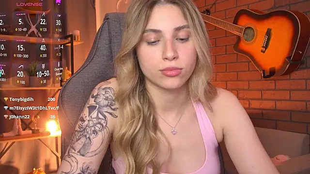 EllieCutes live