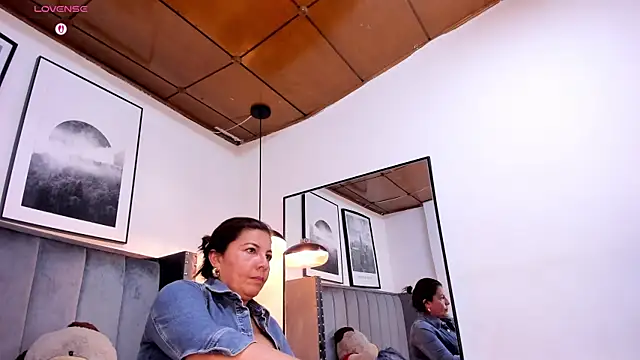 Clhoe_Johnson live
