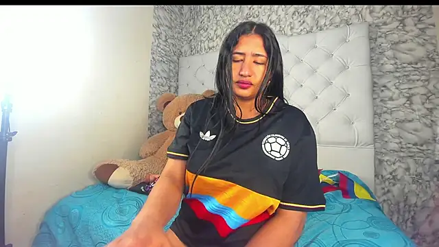 Mia_Miller001 live