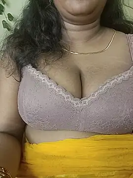 Sravani_cutee_ live