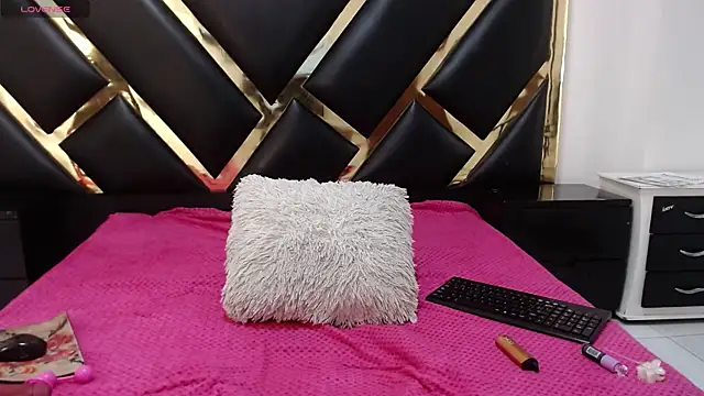 AprilyCrystal2 live